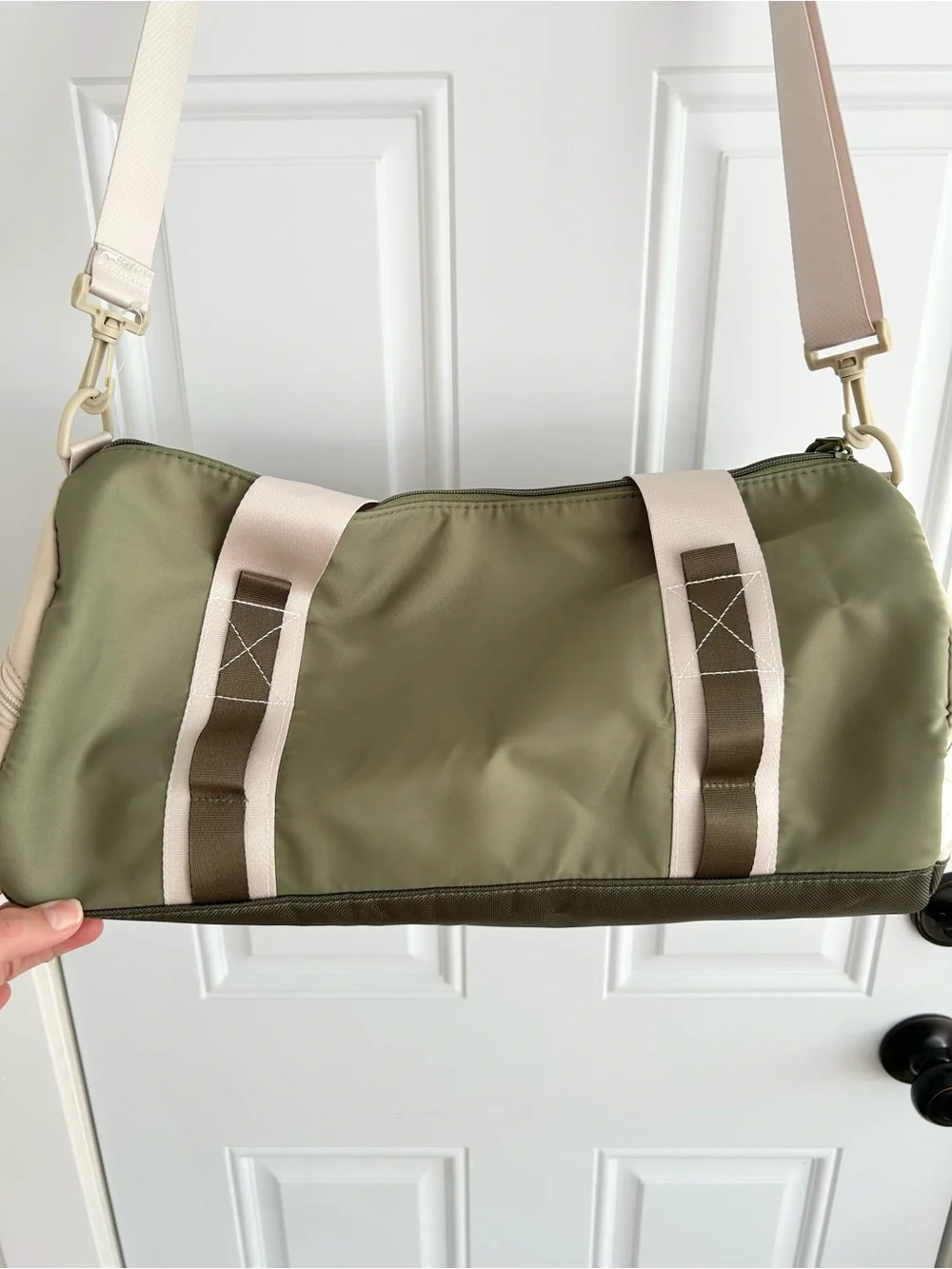 NWT Goodfellow Men’s Large Green Tan Canvas Duffle Gym Bag Interior Organization